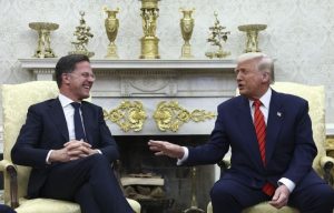 Ευρωπαίοι ηγέτες και ο γ.γ. του ΝΑΤΟ μαζί με τον Ζελένσκι στην συνάντηση με τον Τραμπ