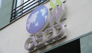 Τον κώδωνα του κινδύνου για την παγκόσμια ανάπτυξη κρούει ο ΟΟΣΑ