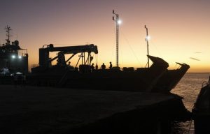 «Μπαρούτι» η Καραϊβική: Η Βενεζουέλα στέλνει πολεμικά πλοία και drones, ενόψει της ανάπτυξης αμερικανικών