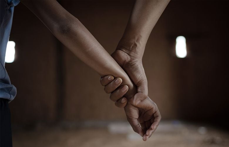 Θείος πρόσβαλε τη γενετήσια αξιοπρέπεια και γρονθοκόπησε την 26χρονη ανιψιά του
