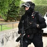 Συνελήφθη ο 57χρονος που είχε ταμπουρωθεί στο σπίτι του στον Χολαργό – Είχε ρίξει μολότοφ σε αστυνομικούς