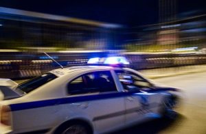 Συνελήφθη απόστρατος αξιωματικός της Πολεμικής Αεροπορίας στο Κιάτο – Εντοπίστηκε ολόκληρο οπλοστάσιο στο σπίτι του