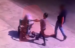 Προφυλακίστηκε ο 17χρονος για τις αρπαγές των μωρών σε Πειραιά και Ομόνοια