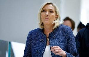 Πιέζει για πρόωρες εκλογές στη Γαλλία η Λεπέν