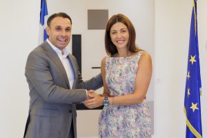 H ΘΕΟΝΗ προσφέρει καθαρό πόσιμο νερό στα σχολεία 9 νησιών