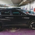 Φορτιστές, ποδήλατα, νέες υποδομές: Πώς αλλάζουν τα δημοτικά πάρκινγκ της Αθήνας