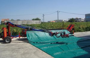 Με εξοπλισμό που κάνει τη συγκομιδή ελιάς παιχνίδι πιο εύκολη η υγιής κερδοφορία - Ελαίας Καρπός