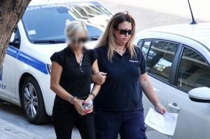 «Δεν αντιλήφθηκα ότι συγκρούστηκα με άλλο όχημα, δεν θυμάμαι τι έγινε» λέει η 45χρονη οδηγός της Porsche