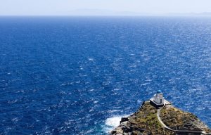 Η Σίφνος πρώτη ανάμεσα σε ελληνικά νησιά με την καλύτερη σχέση τιμής και ποιότητας υπηρεσιών, σύμφωνα με τη «Sun»