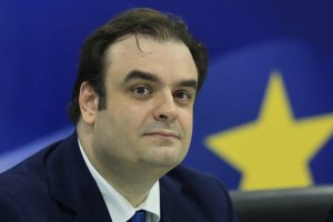 Πιερρακάκης: Ένα δισεκατομμύριο ευρώ στους λογαριασμούς των δημοσίων υπαλλήλων το 2026