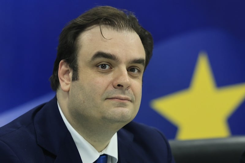 Πιερρακάκης: Ένα δισεκατομμύριο ευρώ στους λογαριασμούς των δημοσίων υπαλλήλων το 2026