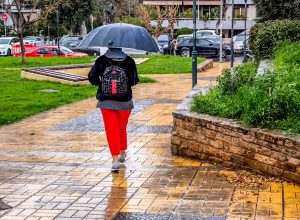 Επιδείνωση παρουσιάζει σήμερα ο καιρός: Συννεφιά, βροχές και πτώση της θερμοκρασίας