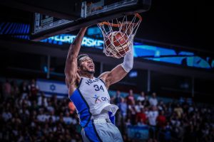 Ο ημίθεος Γιάννης και οι... κεραυνοί του