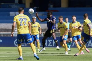 Ο Μορόν τα έκανε όλα και ο Χιμένεθ τα... είπε όλα στο 1-0 του Άρη στο Αγρίνιο