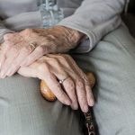 Εφιάλτης για 71χρονη: Την χτύπησε ο γιος της για να του δώσει χρήματα!