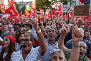Κωνσταντινούπολη: Καθαιρέθηκε η ηγεσία του CHP – Πολιτική αναταραχή και βουτιά στο Χρηματιστήριο