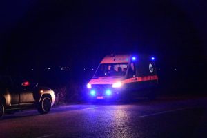 Πειραιάς: Αυτοκίνητο καρφώθηκε σε κολώνα - Δύο άτομα χωρίς τις αισθήσεις τους
