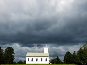 Σύννεφα στον γάμο πολιτικού αρχηγού…