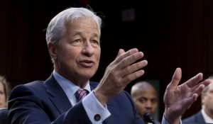 Αποδυνάμωση οικονομίας ΗΠΑ βλέπει ο CEO της JPMorgan