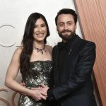 Ο Κίραν Κάλκιν και η σύζυγός του Τζαζ Τσάρτον περιμένουν το τρίτο τους παιδί
