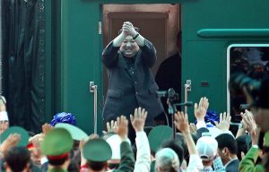 Ο ηγέτης της Βόρειας Κορέας έφθασε σιδηροδρομικώς στο Πεκίνο συνοδευόμενος από την κόρη του