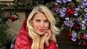 Από καλοκαίρι σε φθινόπωρο και από την Άνδρο στο Εδιμβούργο για την Ελένη Μενεγάκη