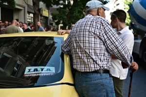 Κλιμακώνουν τις κινητοποιήσεις οι οδηγοί ταξί: «Δεν θα μας παρακάμψουν, δεν εκβιαζόμαστε» διαμηνύουν