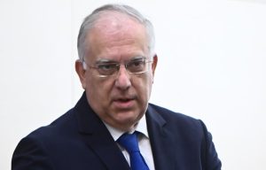 Θεοδωρικάκος: Μόνιμο το μέτρο για την απαγόρευση προσφορών για τρεις μήνες έπειτα από ανατιμήσεις