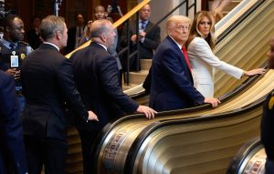 Το απρόοπτο με τον Ντόναλντ Τραμπ στον ΟΗΕ: Σταμάτησε η κυλιόμενη σκάλα τη στιγμή που ανέβαινε – Ποιος ευθύνεται