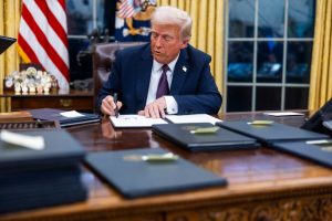 O Τραμπ συμφώνησε να επιτρέψει τη λειτουργία του TikTok στις ΗΠΑ