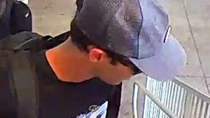 Συγκλονιστικό βίντεο της στιγμής που ο δολοφόνος του Τσάρλι Κερκ τρέπεται σε φυγή