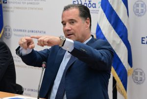 Ο Άδωνις αποκαλεί «αχαΐρευτους» όσους κρατούν όρθιο το ΕΣΥ - Νέο βίντεο-ντροπή