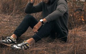 Θεσσαλονίκη: Έβριζαν, χτυπούσαν και απείλησαν με μαχαίρι 15χρονο!