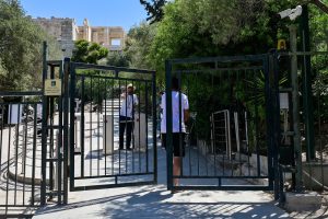 Σε εξέλιξη το «θρίλερ» με το μωρό στην Ακρόπολη - Οι ομοιότητες με το περιστατικό του βρέφους στον Άλιμο