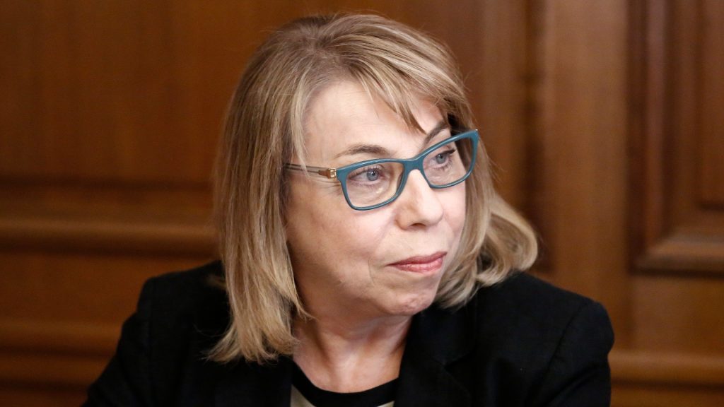 Η Βασ. Θάνου αποχαιρετά στην επίτ. Πρόεδρο του Αρείου Πάγου Αγγελική Αλειφεροπούλου
