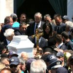 Πλήθος κόσμου στο μνημόσυνο της Λένας Σαμαρά