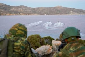 Ένοπλες Δυνάμεις: Εντυπωσιακές εικόνες από την άσκηση - Ανακατάληψη βραχονησίδας