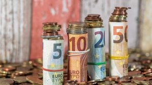 Η Ευρωπαϊκή Επιτροπή σκληραίνει τη στάση της απέναντι στην Ελλάδα