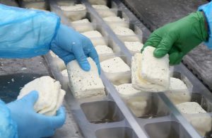 Οι Εμιρατινοί βάζουν τυρί σε όλα τα πιάτα της ημέρας τους, τεράστια ευκαιρία για φέτα κι όχι μόνο - Τυροκόμος