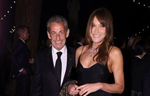 Ο Νικολά Σαρκοζί είναι ο πρώτος πρώην πρόεδρος της Γαλλίας που οδηγείται στη φυλακή