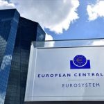 Μένουν στο 2% το επιτόκια της ΕΚΤ λέει το Bloomberg