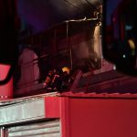 Μεγάλη φωτιά σε επιχείρηση στο Περιστέρι - Πληροφορίες για εγκλωβισμένα άτομα