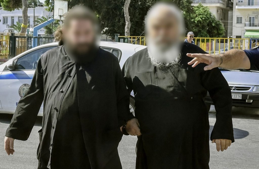 Καλάβρυτα: «Τα κειμήλια ανήκουν σε προσωπική συλλογή» είπε ο ηγούμενος