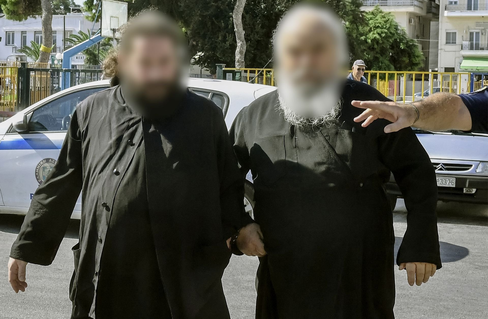 Καλάβρυτα: «Τα κειμήλια ανήκουν σε προσωπική συλλογή» είπε ο ηγούμενος