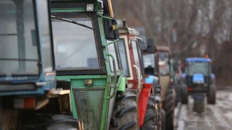 Αποχωρούν οι αγρότες από τον Ε-65 δίνοντας υπόσχεση για “θερμό” χειμώνα