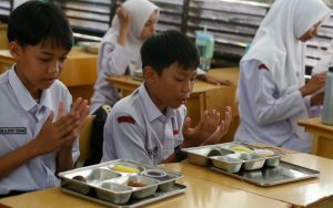 Ινδονησία όπως... Λάρισα: Πάνω από 1.000 παιδιά αρρώστησαν από σχολικά γεύματα