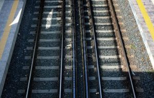 Εντός χρονοδιαγράμματος προχωρούν τα σιδηροδρομικά έργα αποκατάστασης στη Θεσσαλία