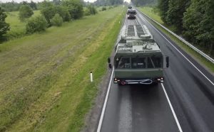 Όσο οι δυτικοί κυνηγούσαν drones η Ρωσία έστελνε επιδεικτικά πυραύλους Iskander στα σύνορα της ΕΕ