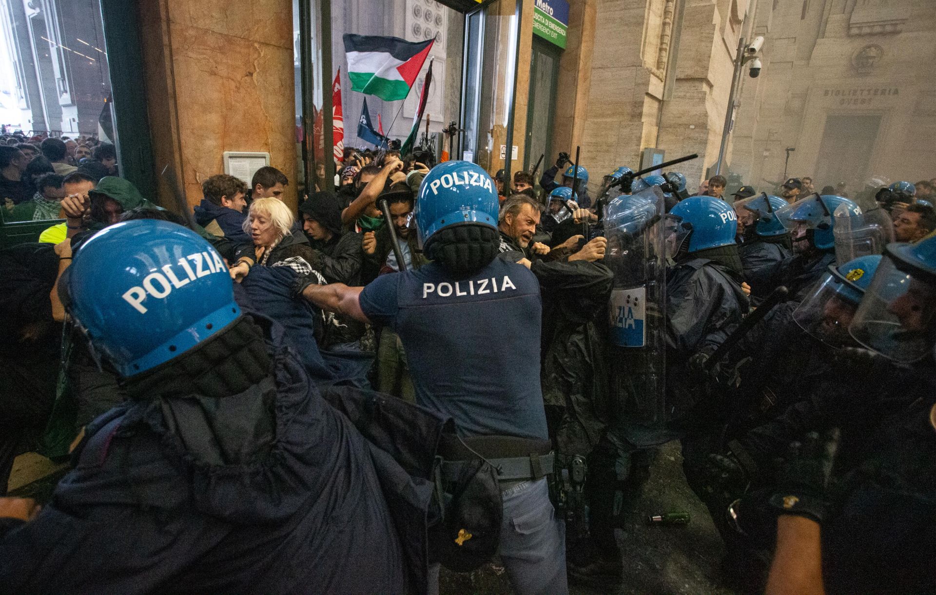 Γενική απεργία στην Ιταλία: Στους δρόμους χιλιάδες πολίτες για τη Γάζα - Έξαλλη η Μελόνι!
