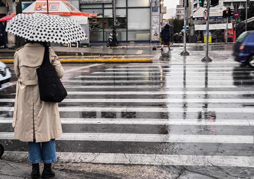 Άστατος σήμερα ο καιρός με βροχές και καταιγίδες - Δείτε πού θα φτάσει ο υδράργυρος